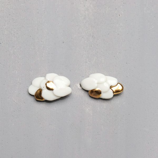 White pebble with gold