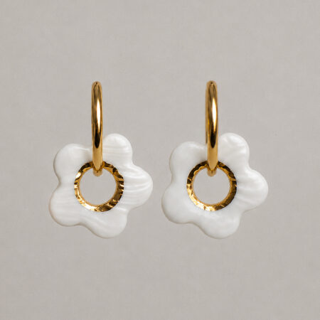 Flower power dangle earrings
